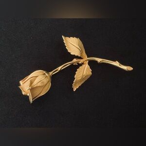 #216 Vintage Signed Giovanni 24K Gold Plated Legend of the Christmas Rose Brooch